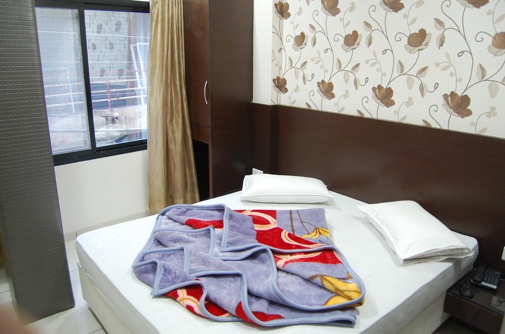 Hotel Poonam Palace Ujjain Camera foto